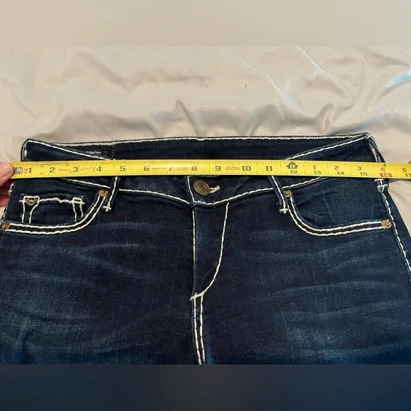 True Religion Blue Jeans with Signature Horsehoes Stitching - Picture 12 of 12